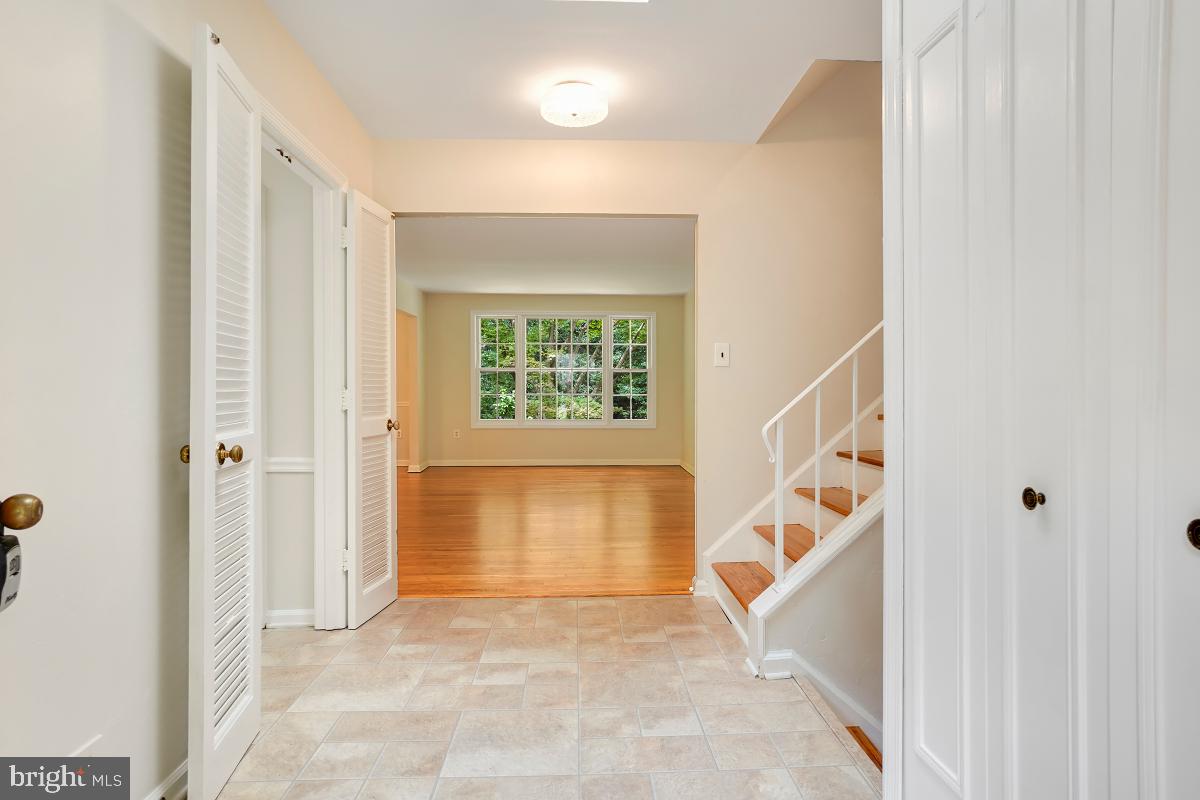 2520 Farrier Lane Reston, VA 20191 - Photo 4 of 49