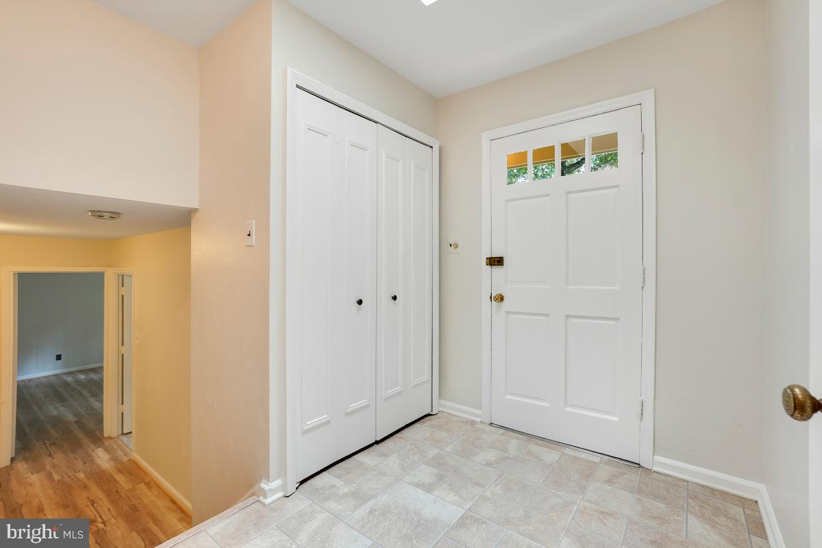 2520 Farrier Lane Reston, VA 20191 - Photo 5 of 49