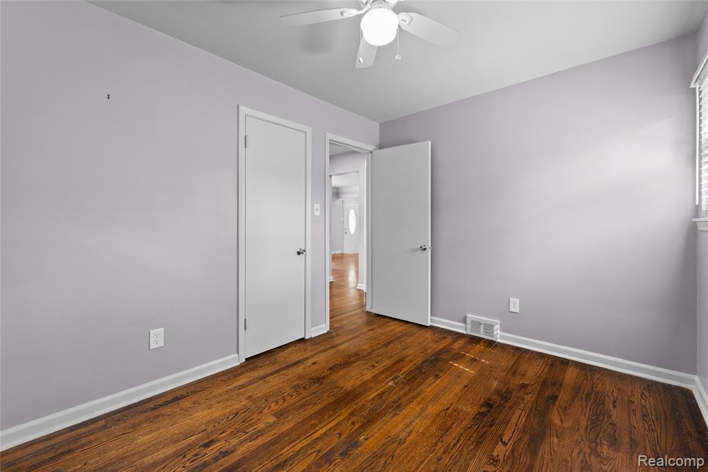 19044 Norwich Road Livonia, MI 48152 - Photo 15 of 27