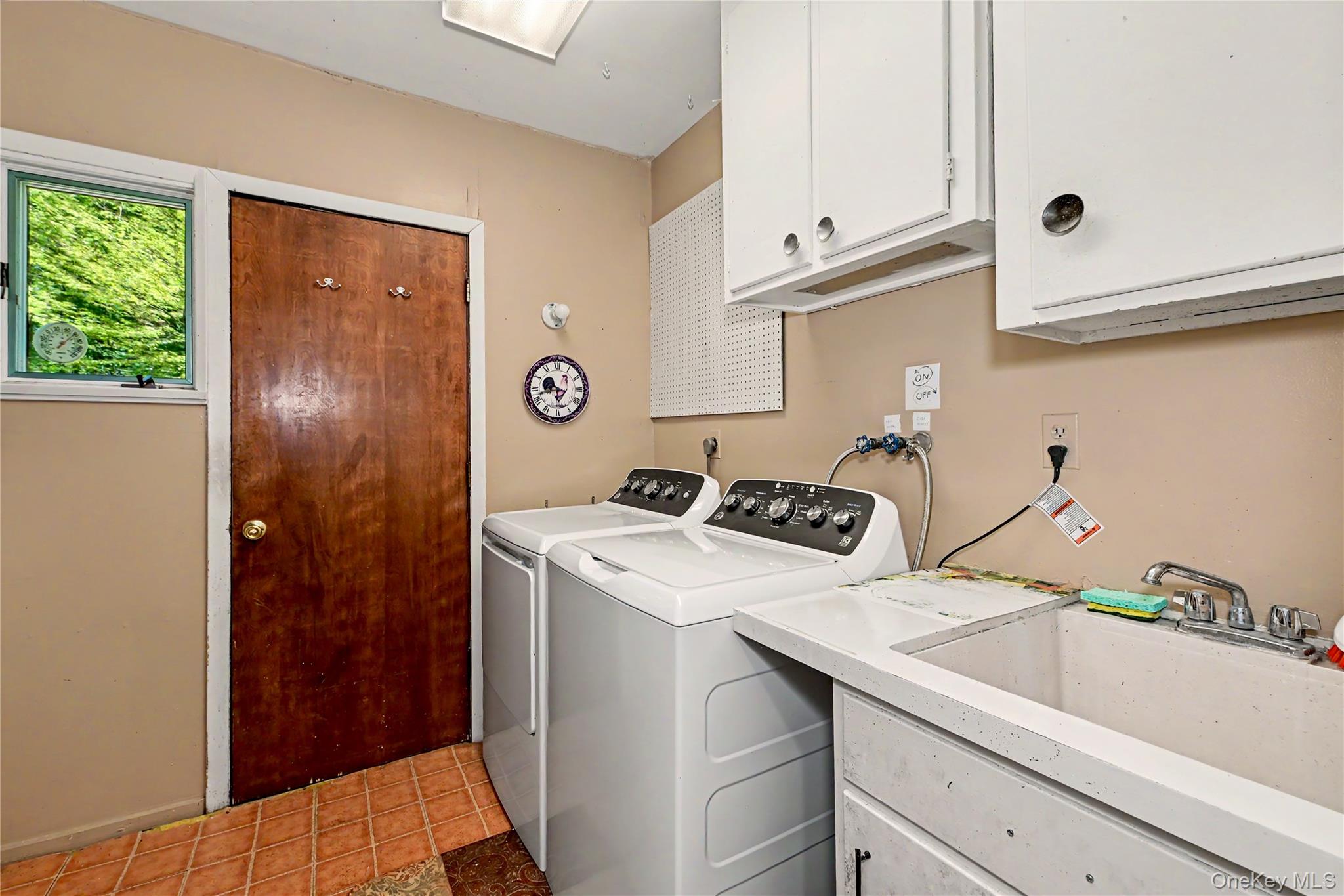 631 Croton Falls Road Carmel, NY 10512 - Photo 39 of 43 a utility room with dryer and washer