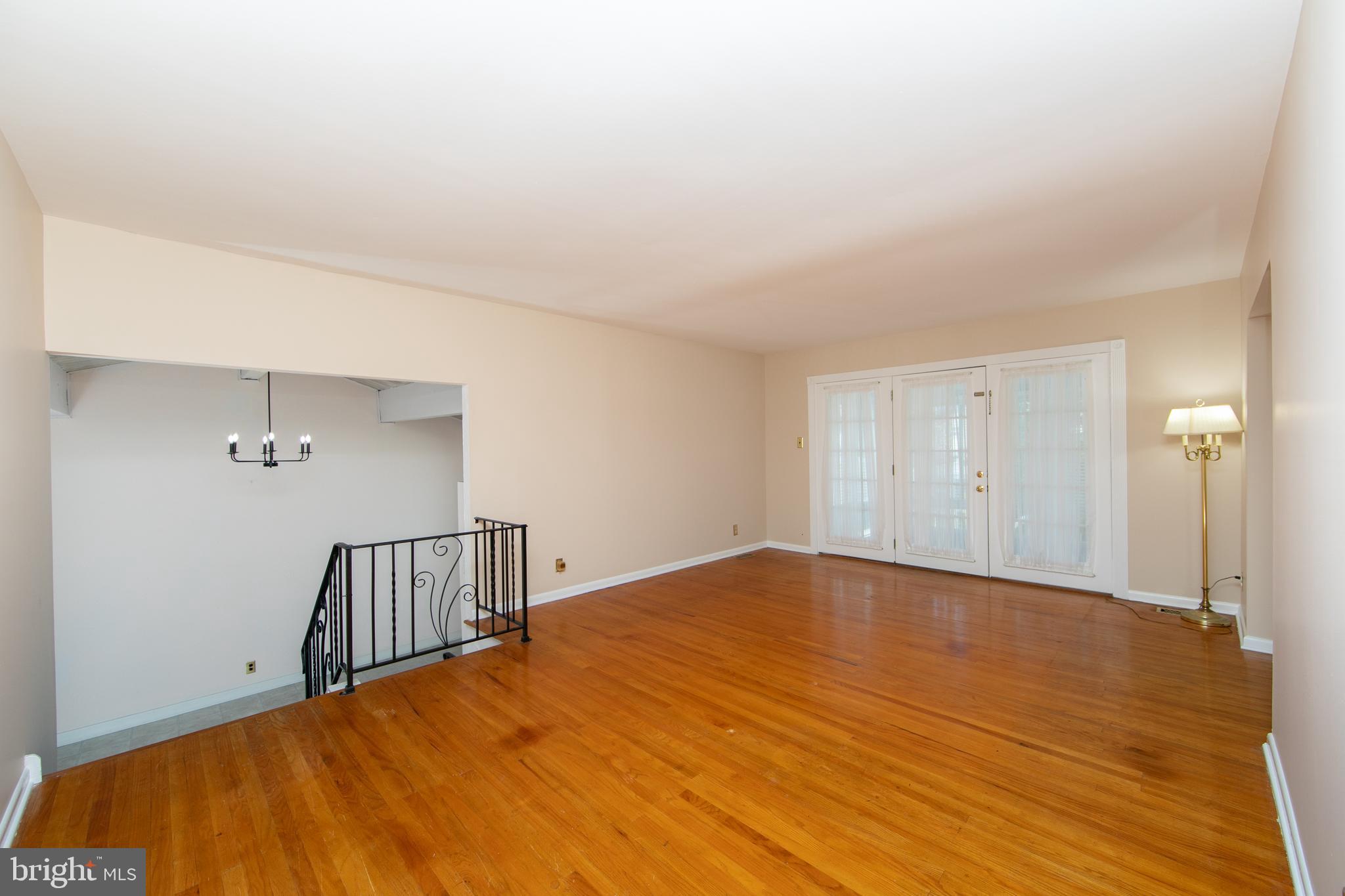 809 Charleston Road Mount Laurel, NJ 08054 - Photo 8 of 39 Living room