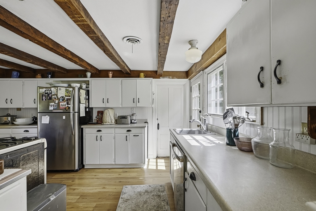 236 Mendon Street Upton, MA 01568 - Photo 6 of 41
