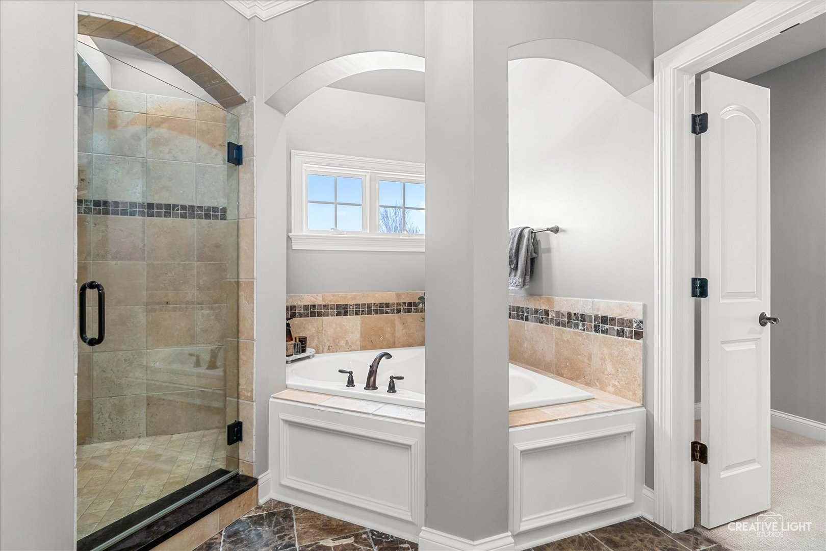 3680 Broadleaf Avenue Elgin, IL 60124 - Photo 26 of 69 a bathroom with a bathtub and a shower