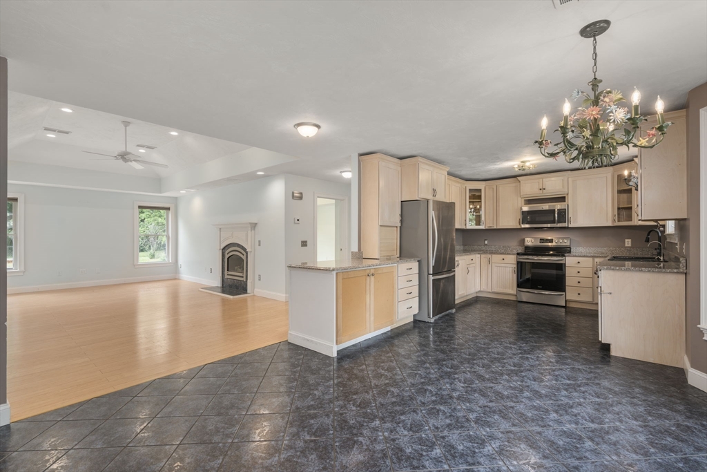 893 Cronin Road Warren, MA 01585 - Photo 6 of 38