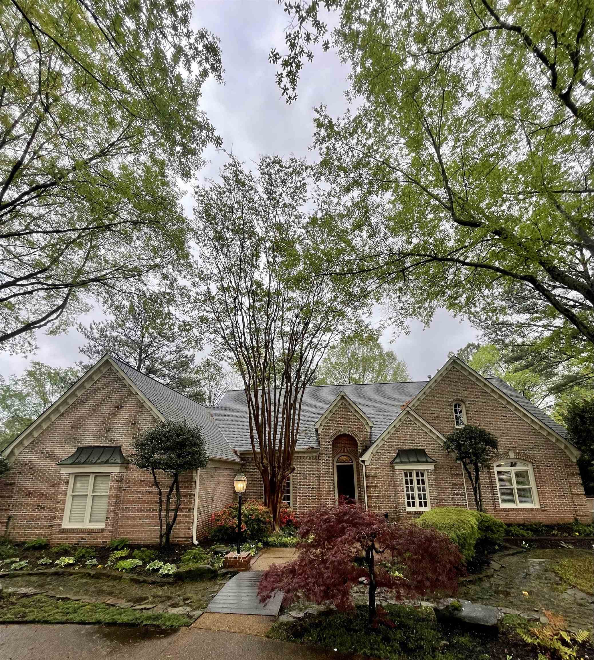 8711 Windrush Memphis, TN 38125 - Photo 5 of 40 a front view of a house with garden