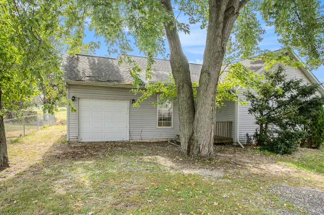 $950 | 484 Florence Road, Constantine, MI 49042