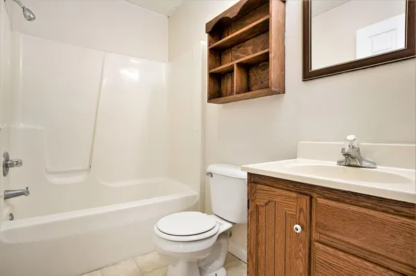 $950 | 484 Florence Road, Constantine, MI 49042