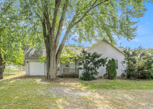 $950 | 484 Florence Road, Constantine, MI 49042