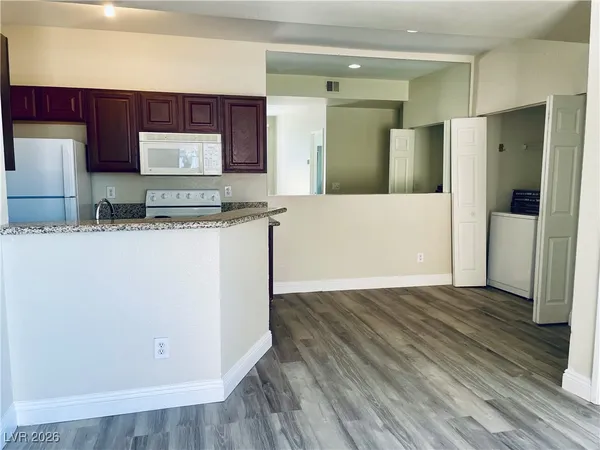 $1,300 | 5174 South Jones Boulevard, Unit 108, Las Vegas, NV 89118