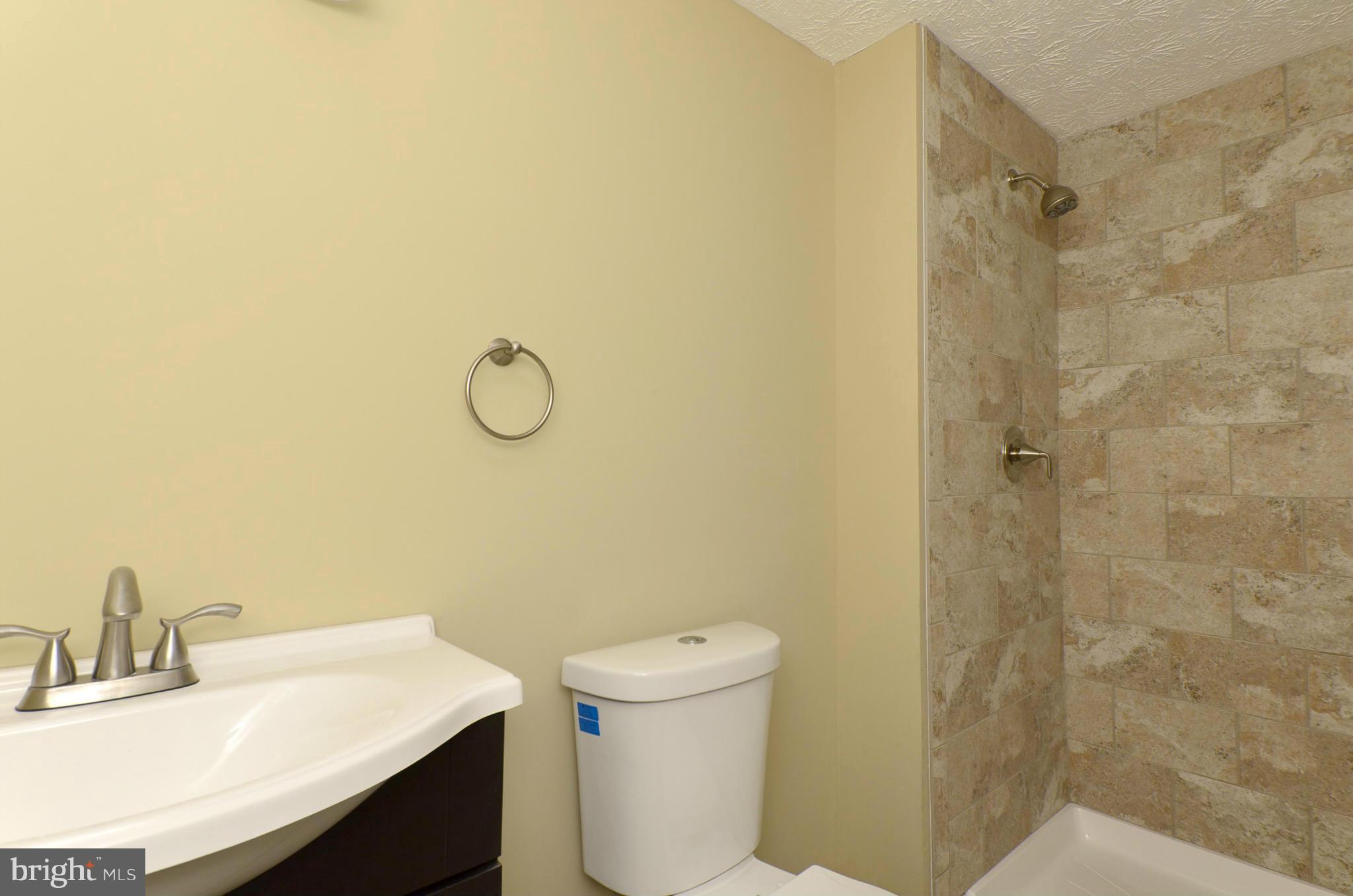 28 Rader Court Baltimore, MD 21234 - Photo 14 of 30 Bath