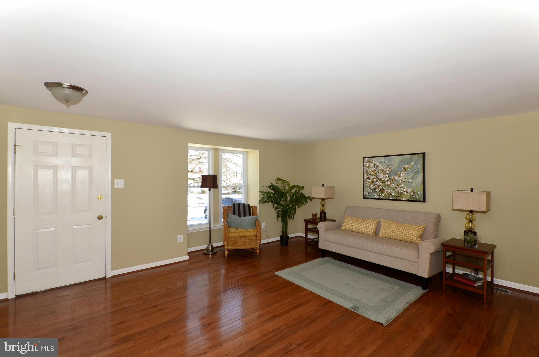 28 Rader Court Baltimore, MD 21234 - Photo 9 of 30 Living Room