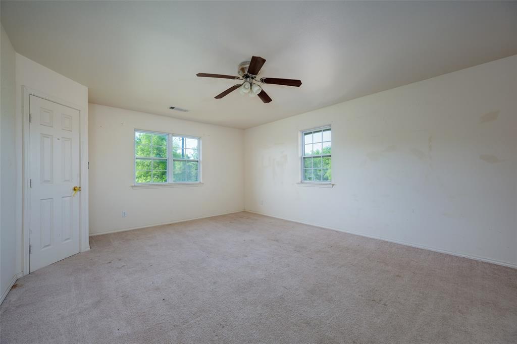 970 McReynolds Road Sanger, TX 76266 - Photo 10 of 25 The primary suite will accomodate your king size furniture will room to spare.