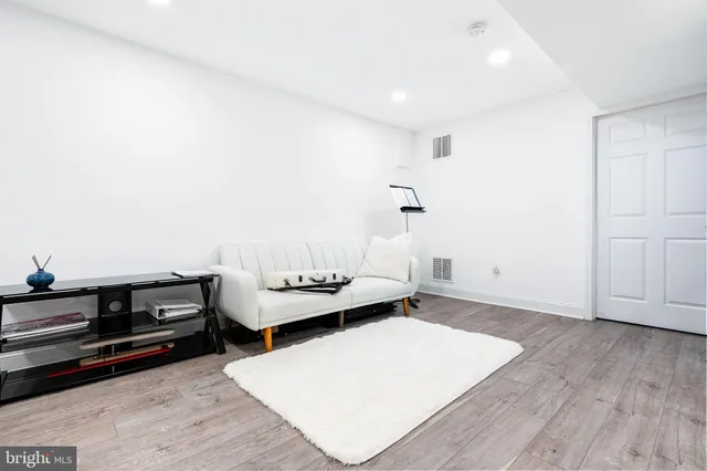 $4,600 | 5020 River Road, Bethesda, MD 20816