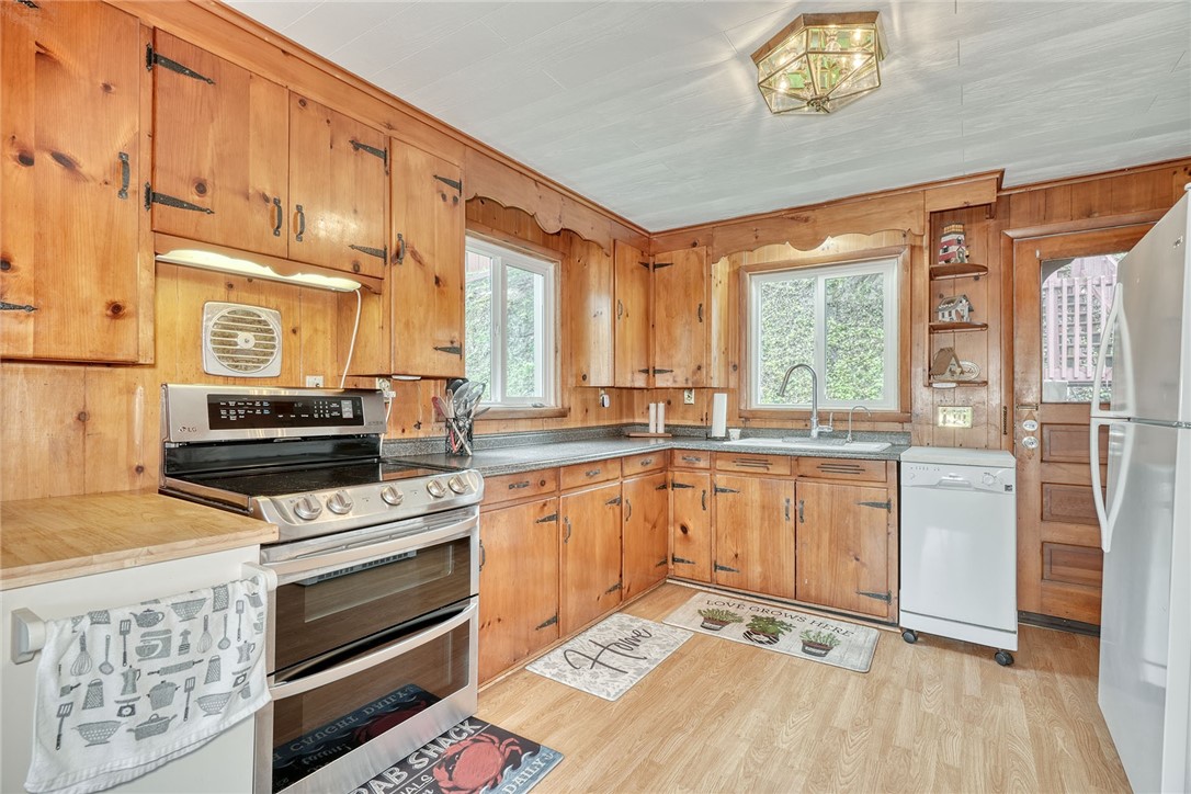 11737 Tompkins Point Road Wolcott, NY 14590 - Photo 12 of 50