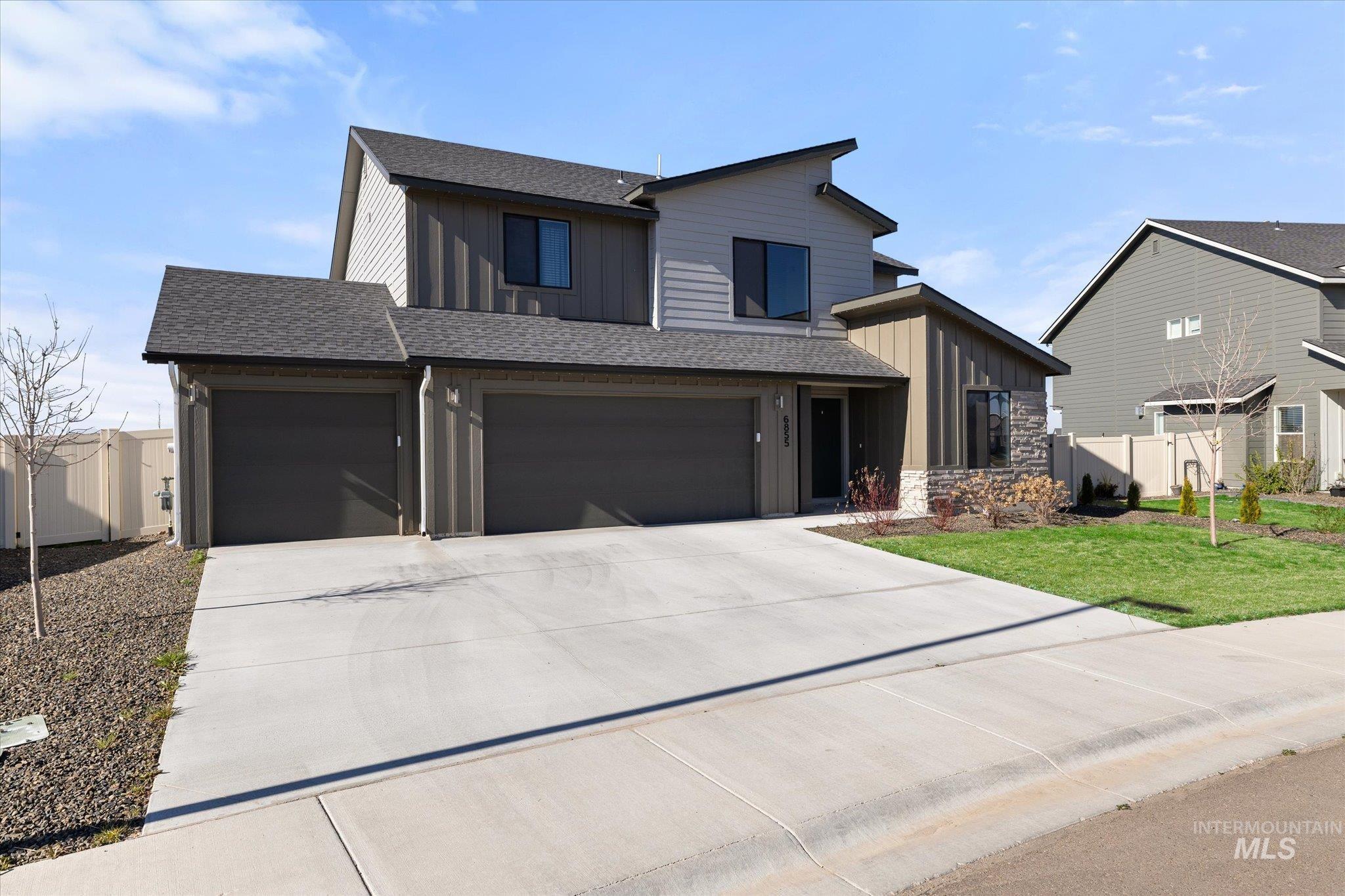 6855 South Dedication Way Meridian, ID 83642 - Photo 2 of 40