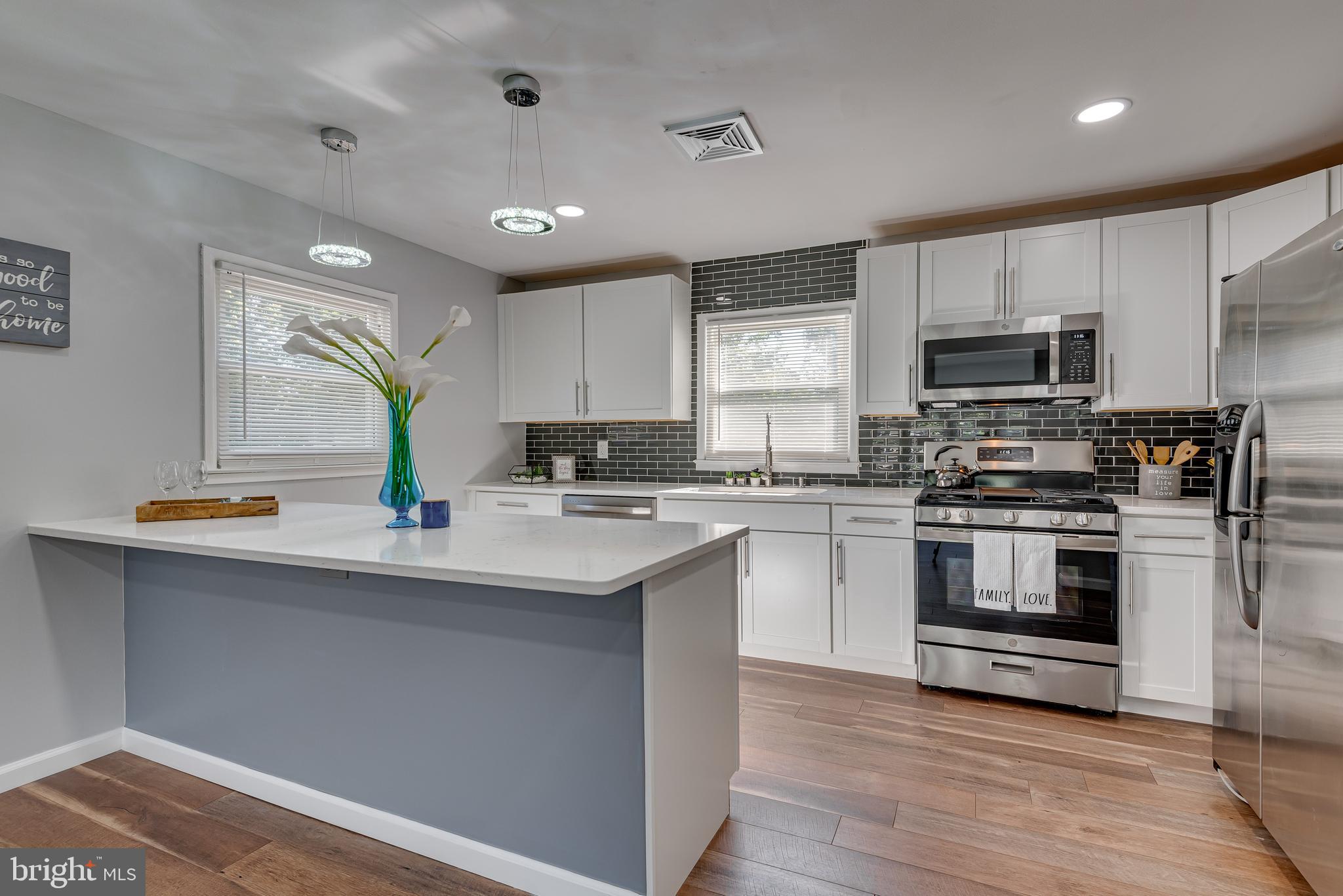 9427 Blackstone Road Manassas, VA 20110 - Photo 4 of 43 Gallery Image 4
