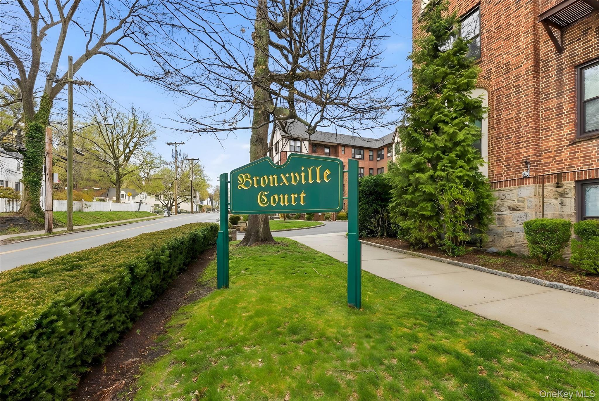 242 Bronxville Road, Unit E2 Bronxville, NY 10708 - Photo 1 of 19 Bronxville Court cooperative