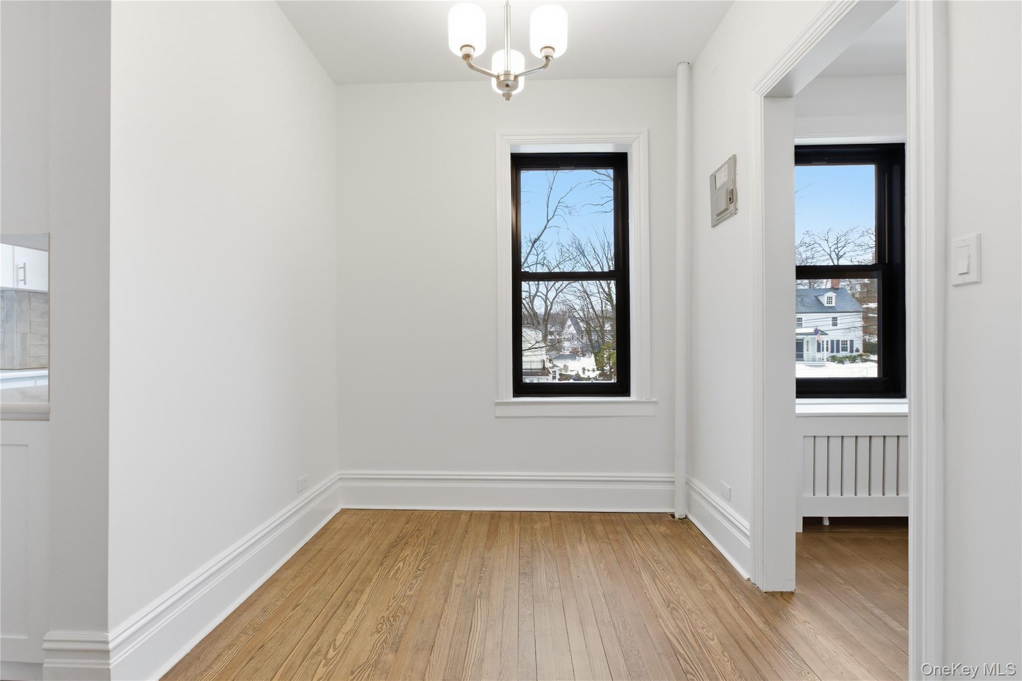 242 Bronxville Road, Unit E2 Bronxville, NY 10708 - Photo 12 of 19 Spacious dining room