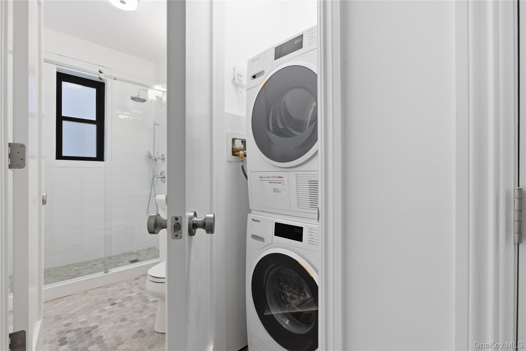 242 Bronxville Road, Unit E2 Bronxville, NY 10708 - Photo 18 of 19 Brand new in unit washer and dryer