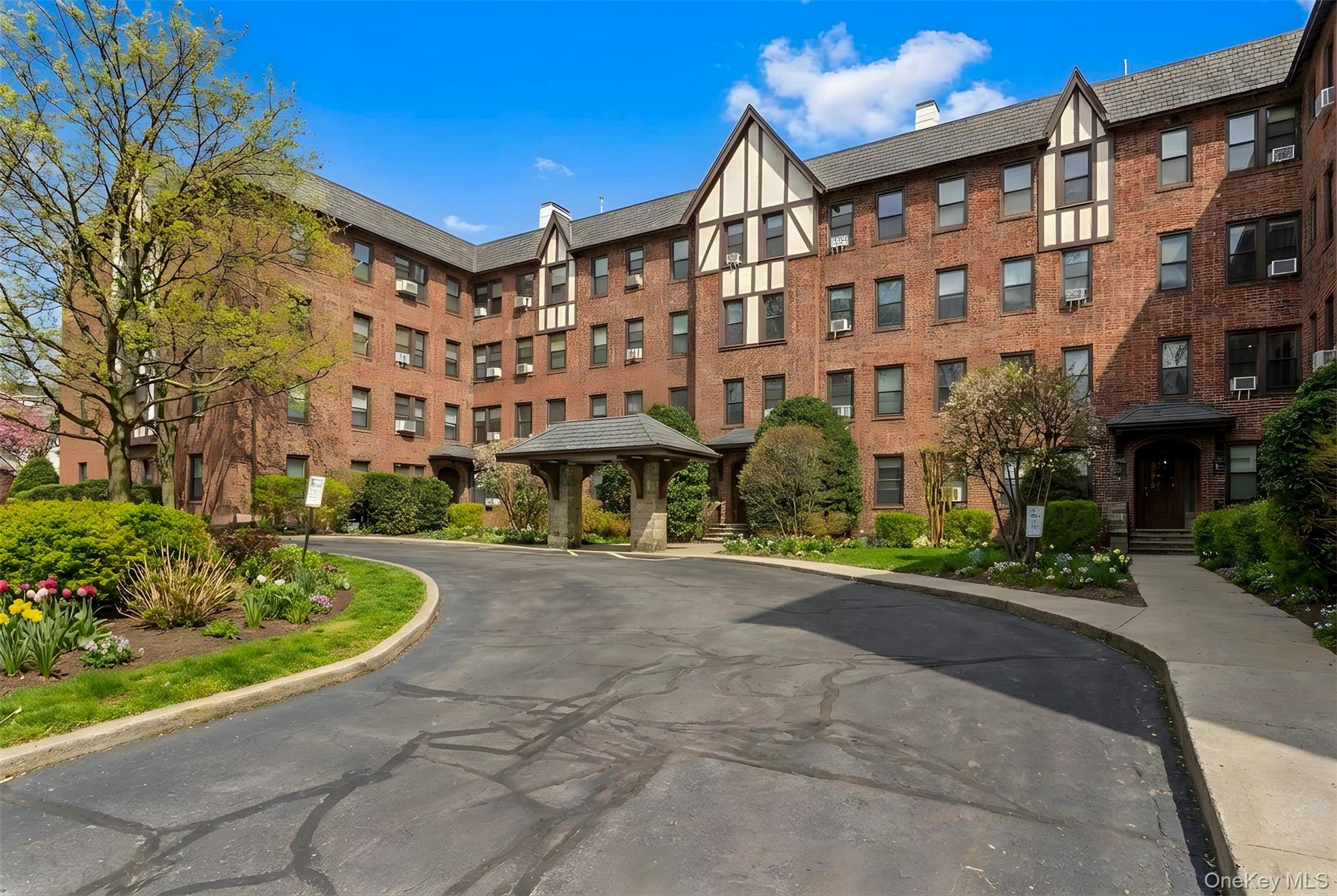 242 Bronxville Road, Unit E2 Bronxville, NY 10708 - Photo 2 of 19 View of apartment building / complex