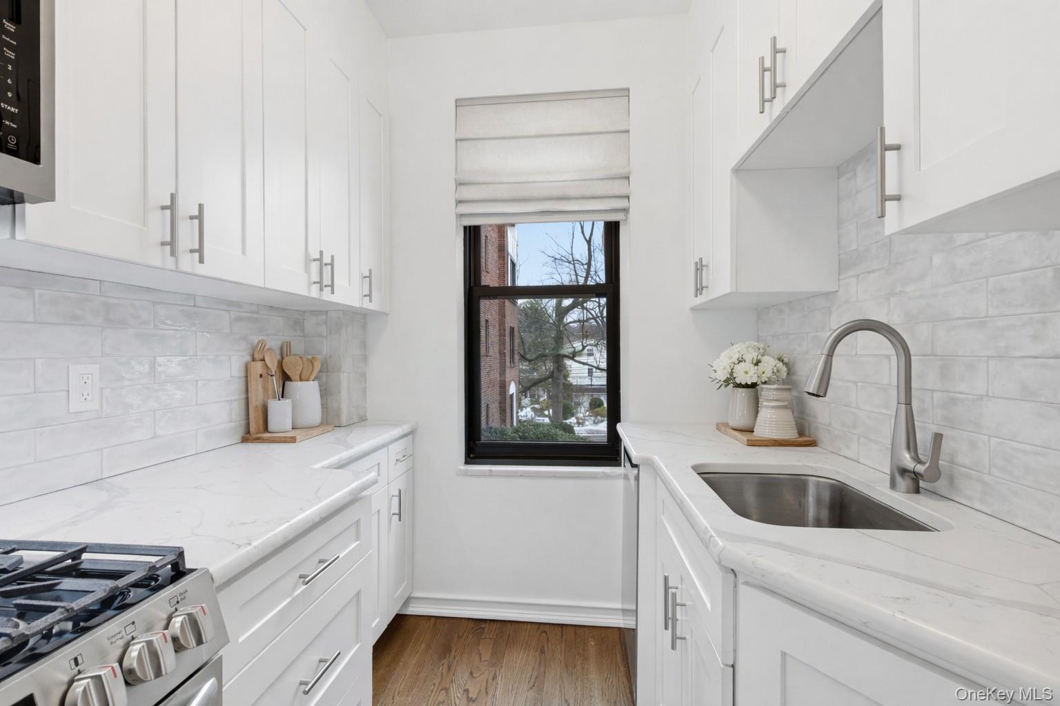 242 Bronxville Road, Unit E2 Bronxville, NY 10708 - Photo 10 of 19 Windowed new kitchen