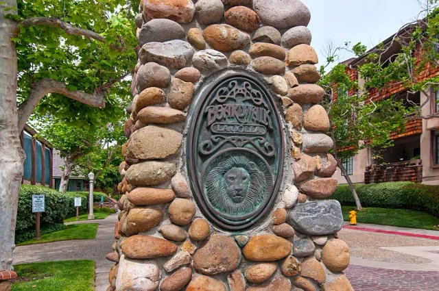 $3,800 | 8860 Villa La Jolla Drive, Unit 105, La Jolla, CA 92037