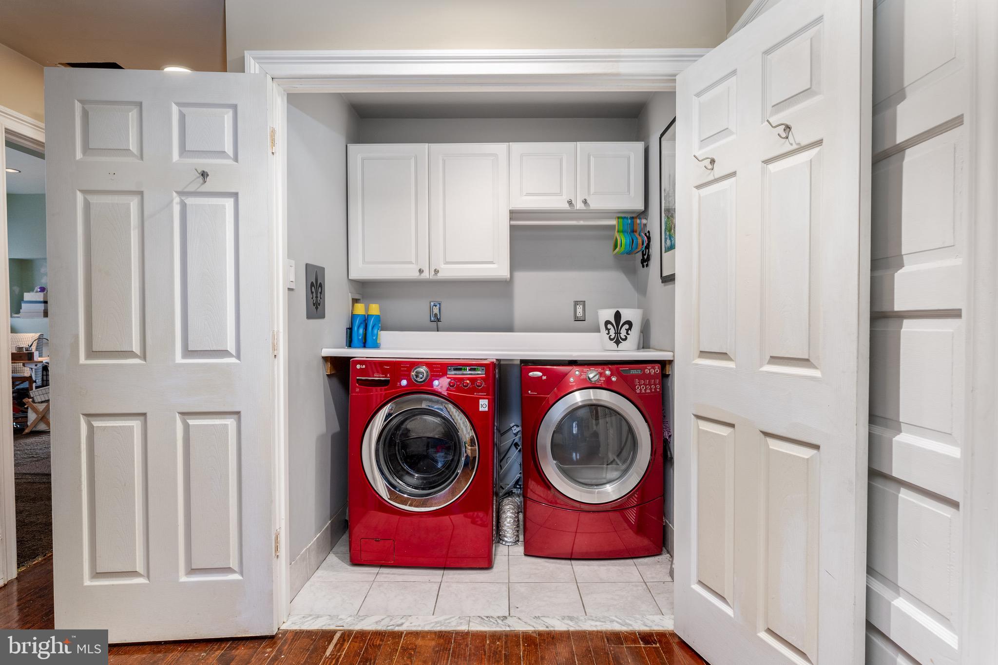 7330 Ridge Avenue Philadelphia, PA 19128 - Photo 14 of 31 Modern laundry space
