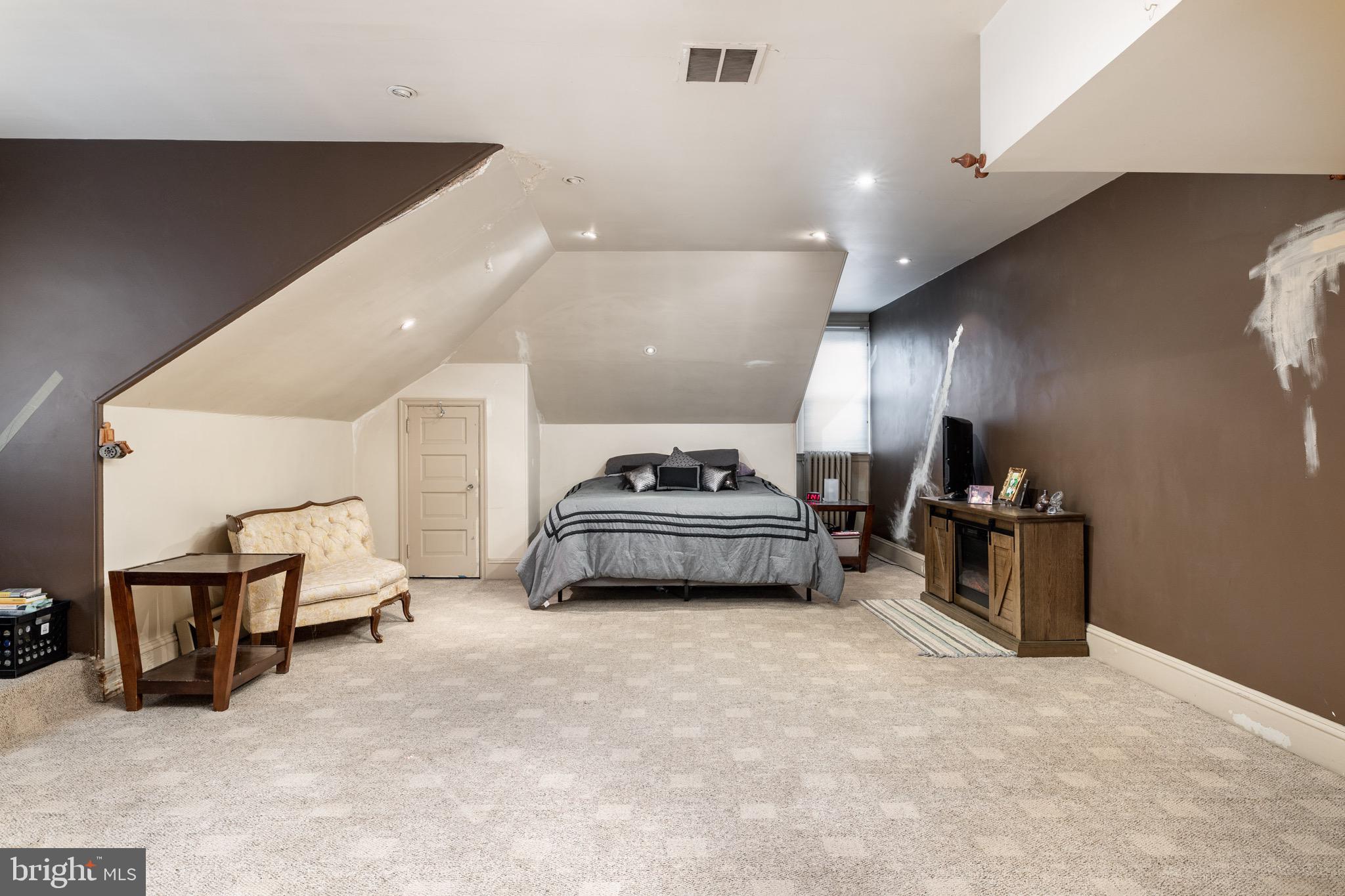 7330 Ridge Avenue Philadelphia, PA 19128 - Photo 23 of 31 3rd floor bedroom