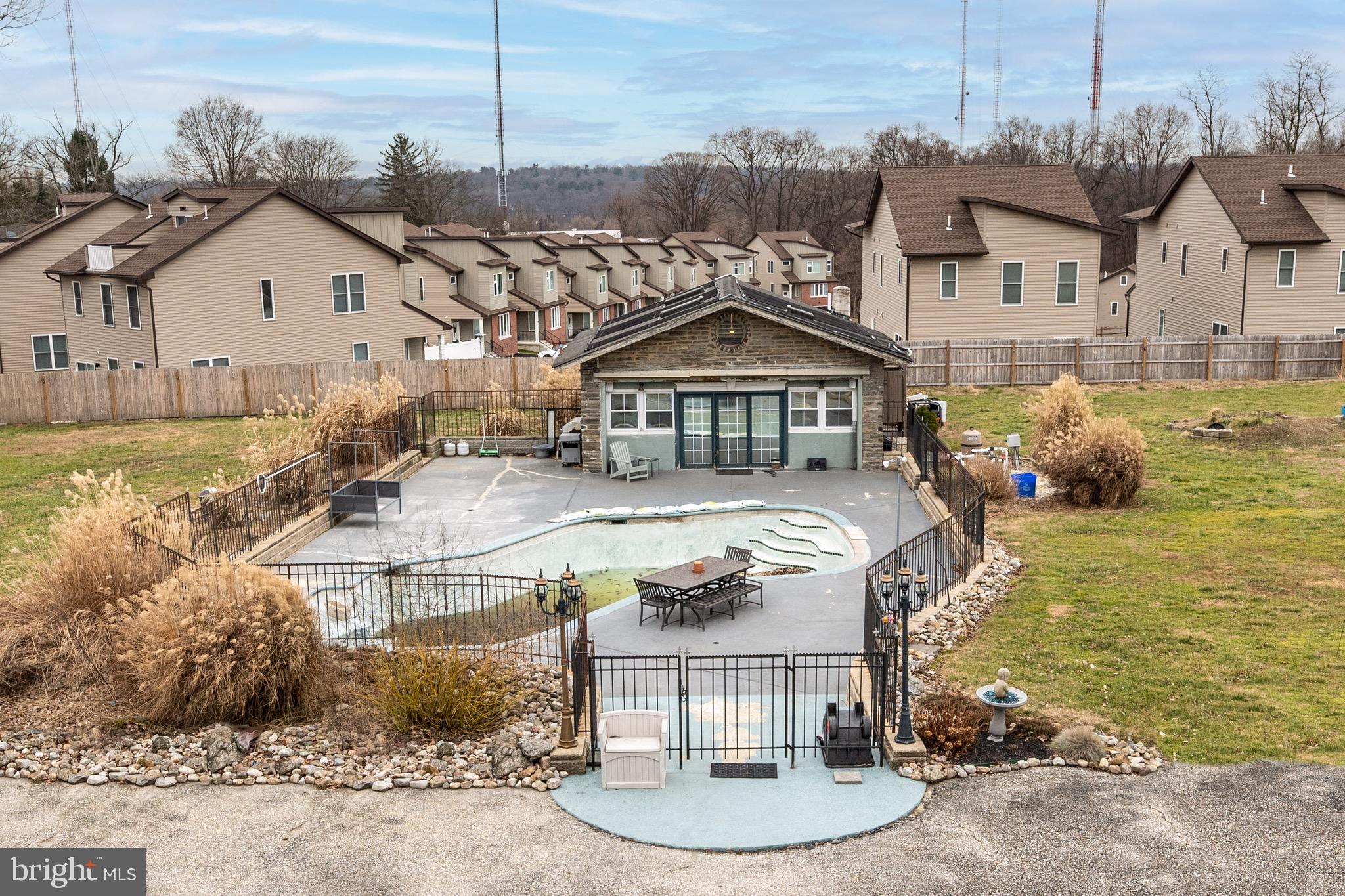 7330 Ridge Avenue Philadelphia, PA 19128 - Photo 25 of 31 Pool w/ pool house