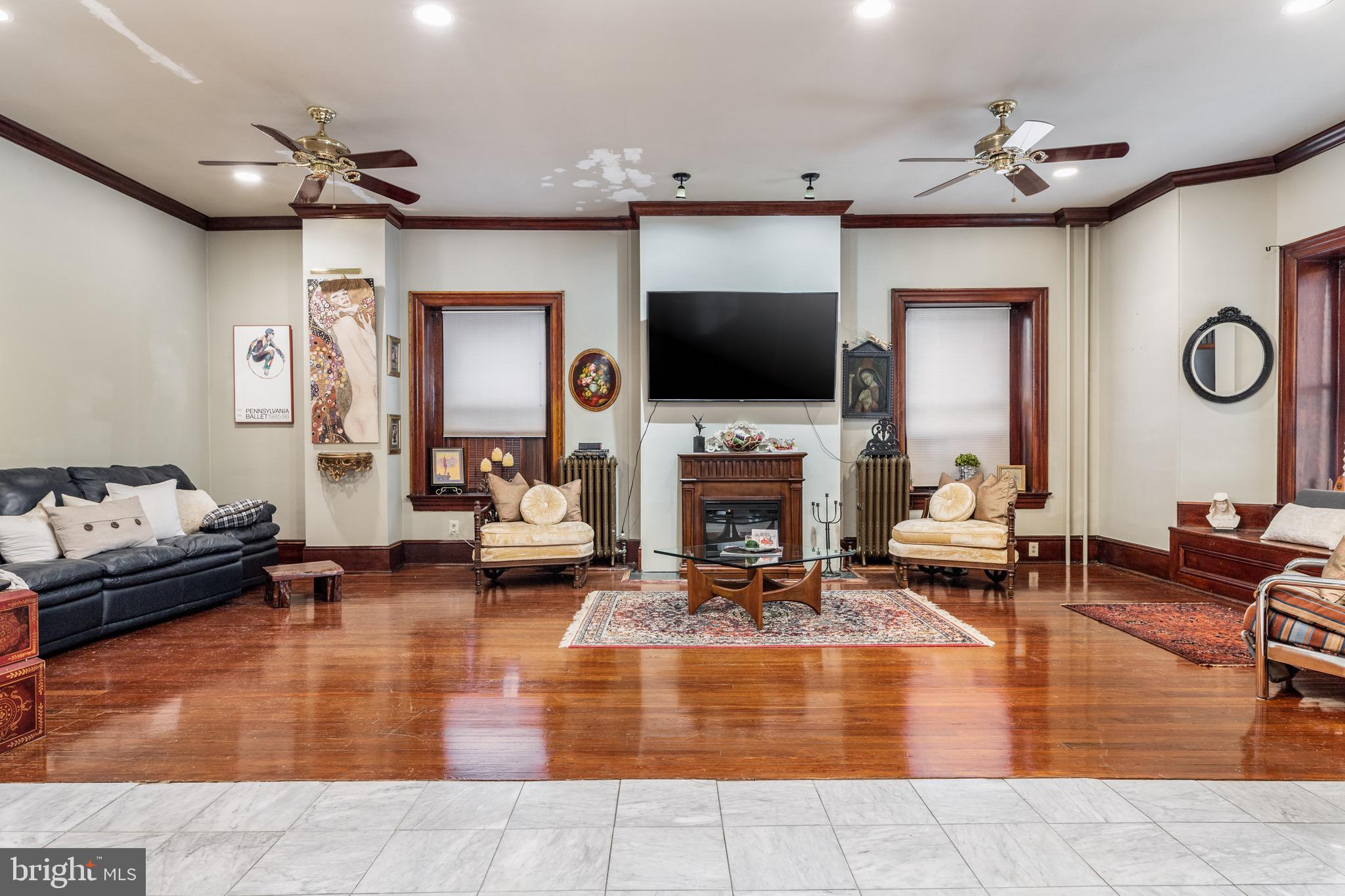7330 Ridge Avenue Philadelphia, PA 19128 - Photo 8 of 31 Living room