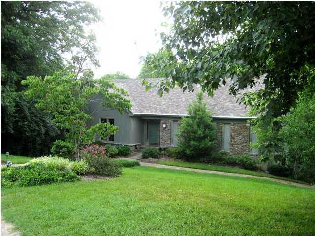 1134 Rostrevor Circle Louisville, KY 40205 - Photo 1 of 16 Primary Photo