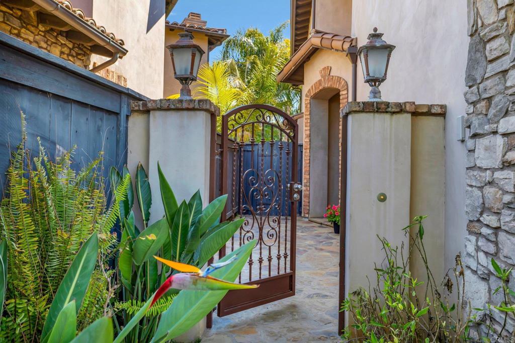 169 La Veta Avenue Encinitas, CA 92024 - Photo 2 of 19