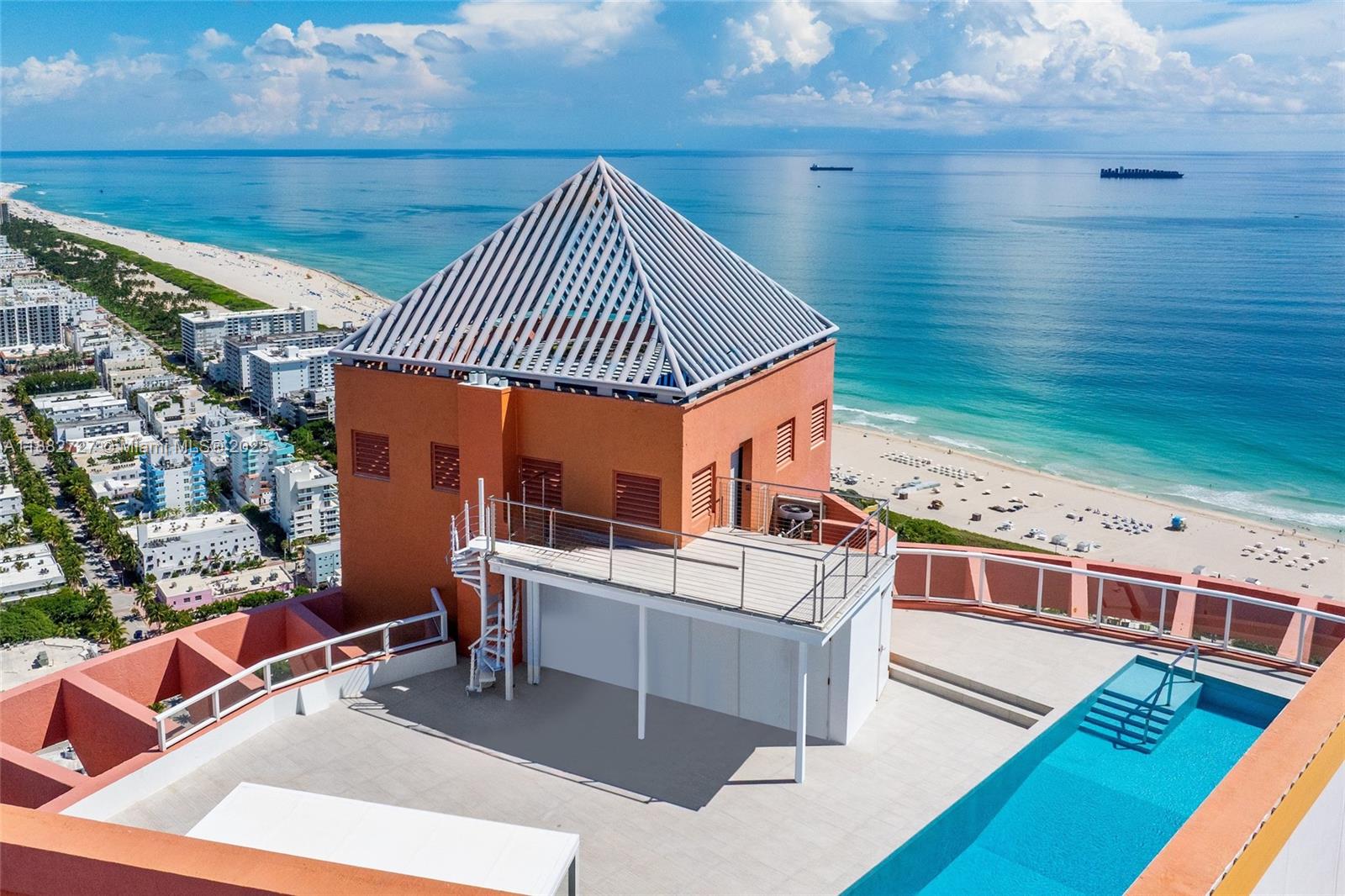 300 South Pointe Drive, Unit PH5 Miami Beach, FL 33139 - Photo 33 of 52 a balcony with table and chairs