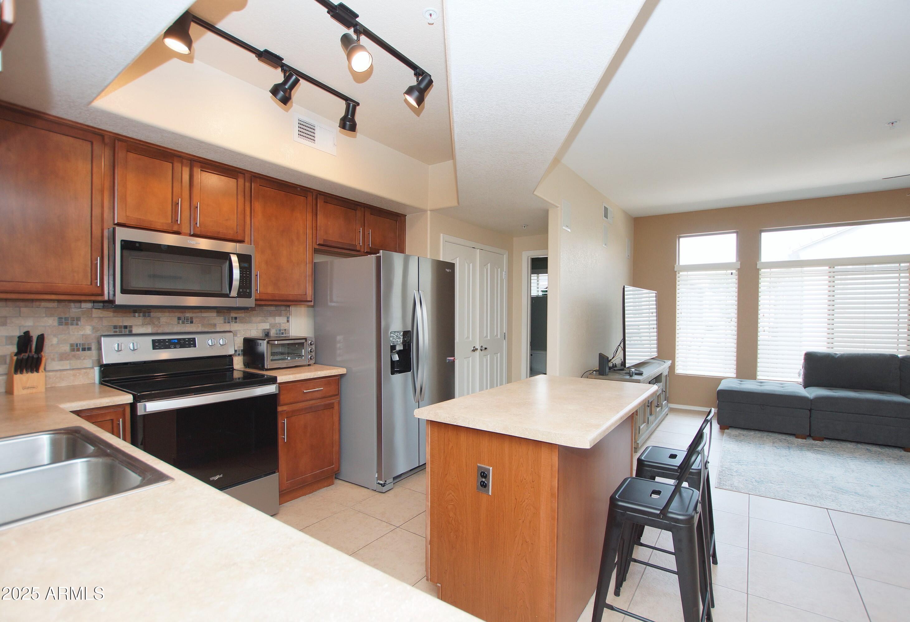 2150 West Alameda Road, Unit 1029 Phoenix, AZ 85085 - Photo 6 of 28 Kitchen