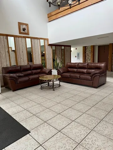 $2,150 | 210 Lakeview Drive, Unit 102, Weston, FL 33326