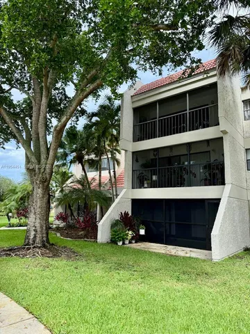 $2,150 | 210 Lakeview Drive, Unit 102, Weston, FL 33326