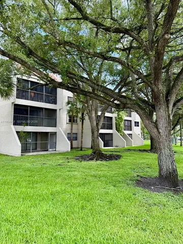 $2,150 | 210 Lakeview Drive, Unit 102, Weston, FL 33326