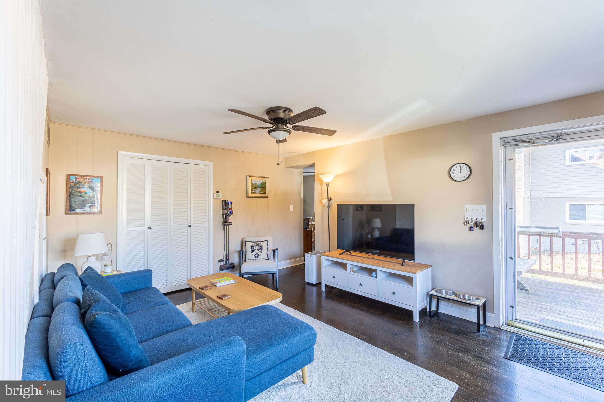 10611 Maple Street Fairfax, VA 22030 - Photo 4 of 20 a living room with furniture and a flat screen tv