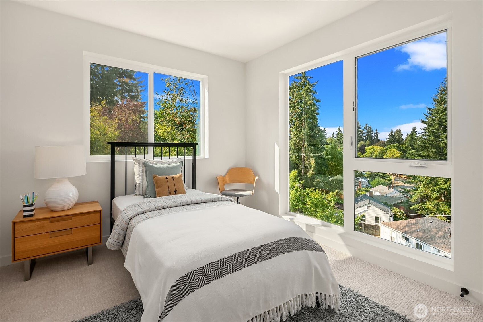 2030 Northeast 123rd Street Seattle, WA 98125 - Photo 24 of 31