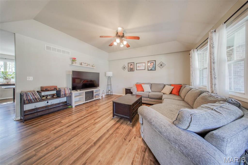 19580 Lyle Lane Waynesville, MO 65583 - Photo 3 of 67