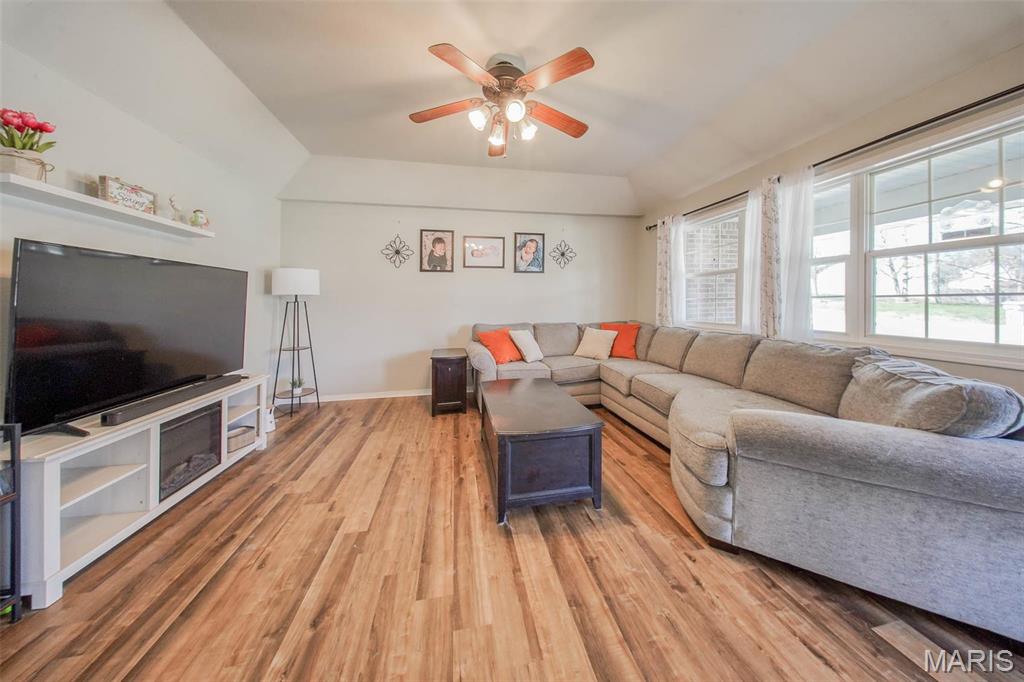 19580 Lyle Lane Waynesville, MO 65583 - Photo 4 of 67