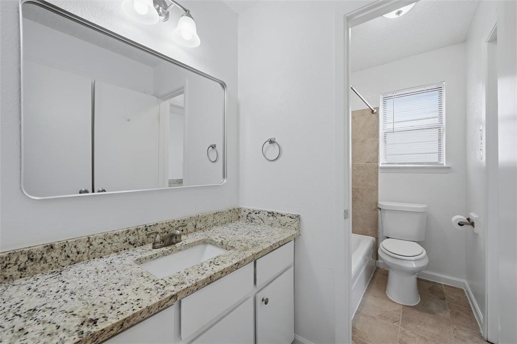 629 Chambers Street Denton, TX 76205 - Photo 11 of 17 Main area vanity
