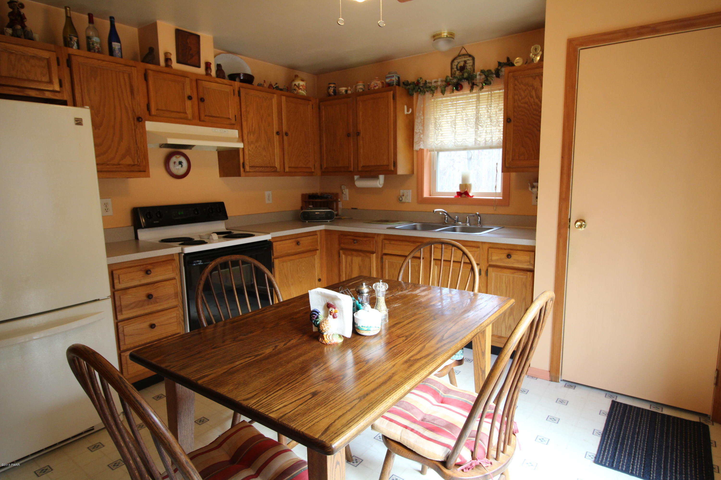 668 Maple Grove Road Moscow, PA 18444 - Photo 3 of 35