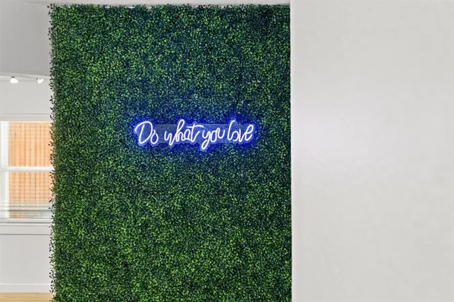 a sign that is sitting on a wall