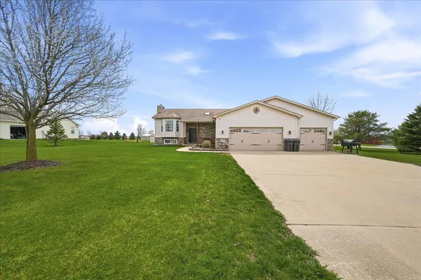 $469,999 | 9197 196th Avenue, Lowell, IN 46356