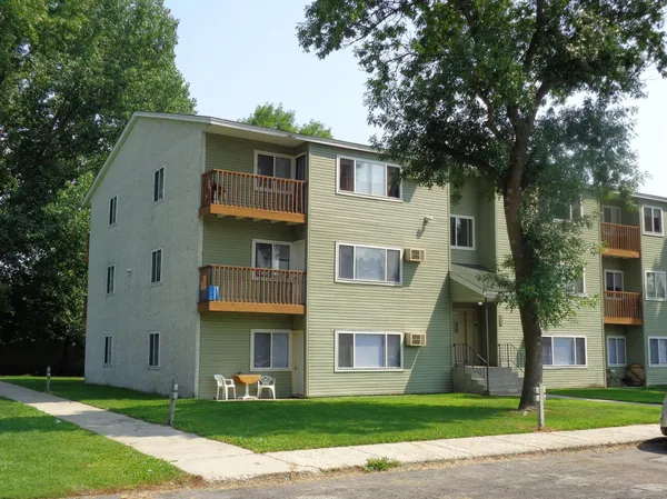 $700 | 808 Evergreen Avenue, Unit 301, Olivia, MN 56277