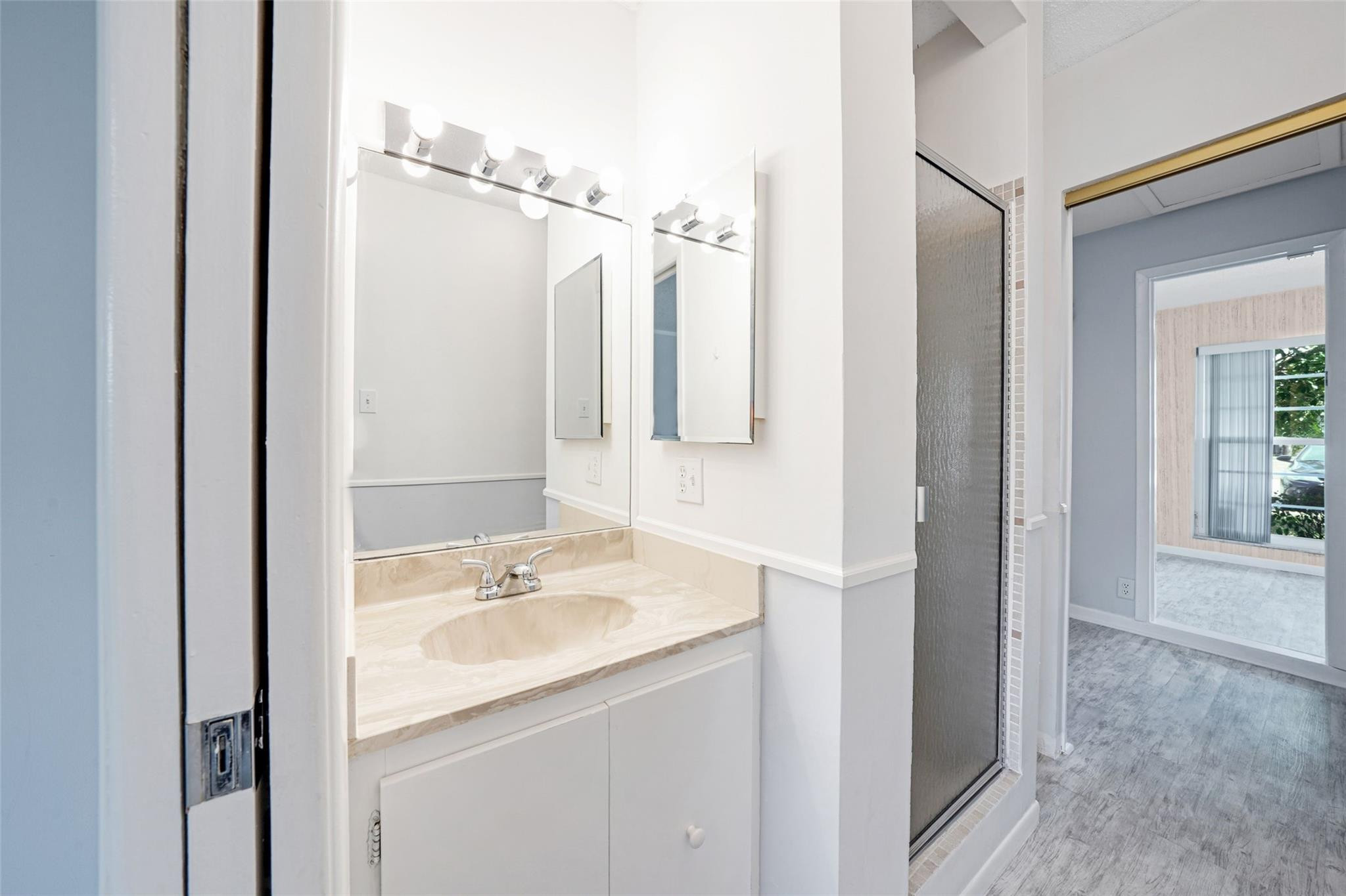 20962 Sedgewick Drive Boca Raton, FL 33433 - Photo 17 of 32 Shared Primary Bathroom