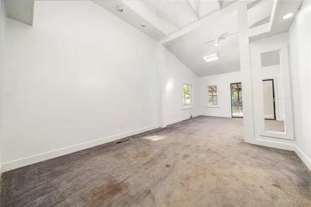 a view of a house with backyard