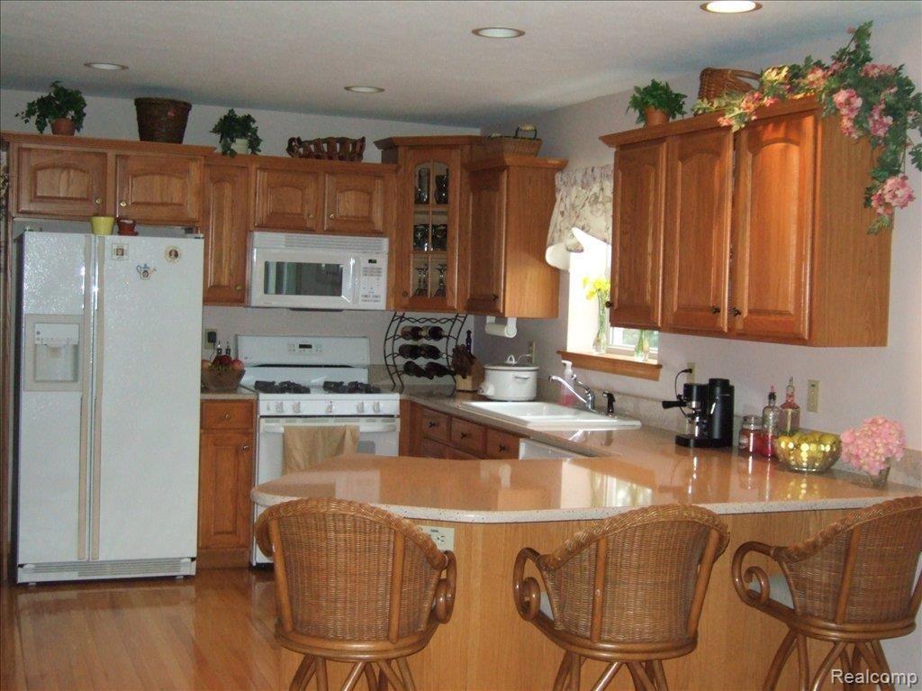 2285 East Jones Road Howell, MI 48855 - Photo 2 of 14 15
