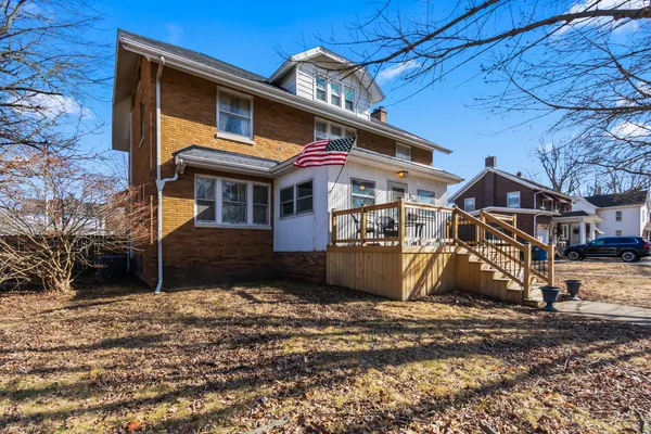 a view of house with a yard